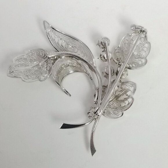Vintage Rhinestone Silver Tone Filigree Leaf Shape Brooch, Prong Set Lapel Pin - Picture 3 of 6